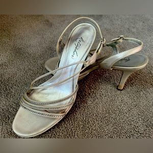 Metaphor size 10 silver strappy sandals